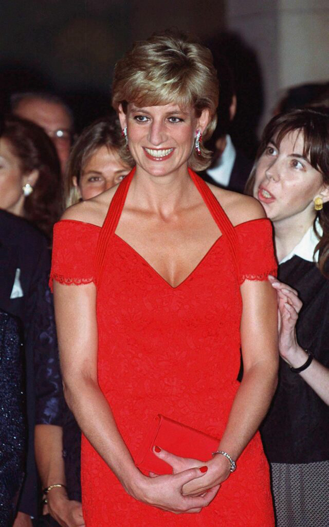 ARGENTINA - NOVEMBER 24:  PRINCESS OF WALES ATTENDING A DINNER HOSTED BY ALPI [ASSOCIATION FOR THE STRUGGLE AGAINST INFANT PARALYSIS]  (Photo by Tim Graham Picture Library/Getty Images)